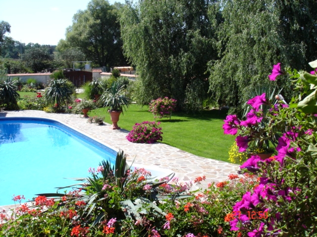 ROYAL GARDEN APARTMENTS***