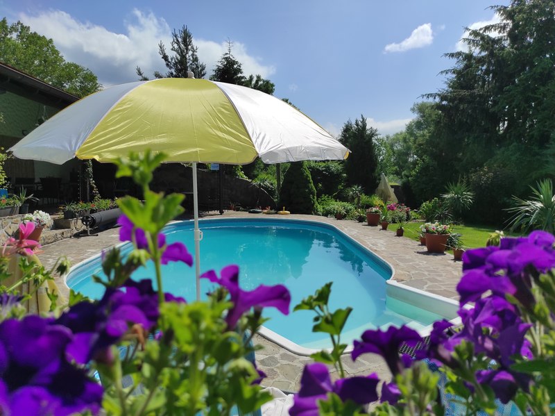 ROYAL GARDEN APARTMENTS*** 3