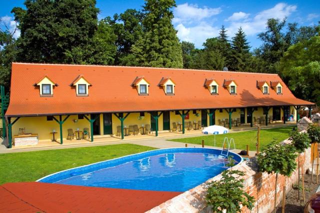 GARNI HOTEL 1. PLAVEBN