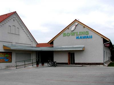 Ubytovna, Bowling Hawaii