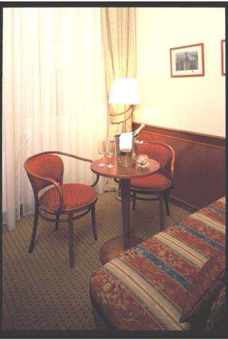 Hotel 16 7