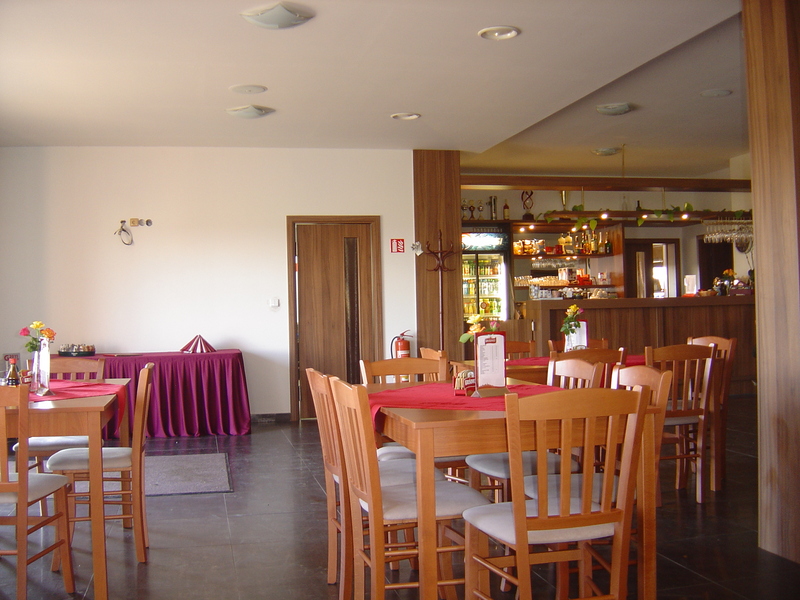 Hotel Golf a restaurace Bitozeves 3